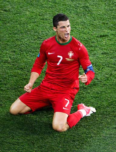 阿隆索纠错! 皇马6000万前锋蜕变：边缘人晋升主力 全队受益（阿隆索大胆纠偏，皇马6000万前锋逆袭成主力：从边缘人到中坚，全队获益）