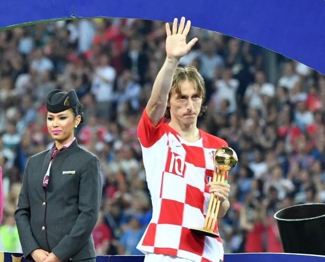 随着梁靖崑+王楚钦2-1获胜，成都混合团体世界杯！国乒8-4德国队