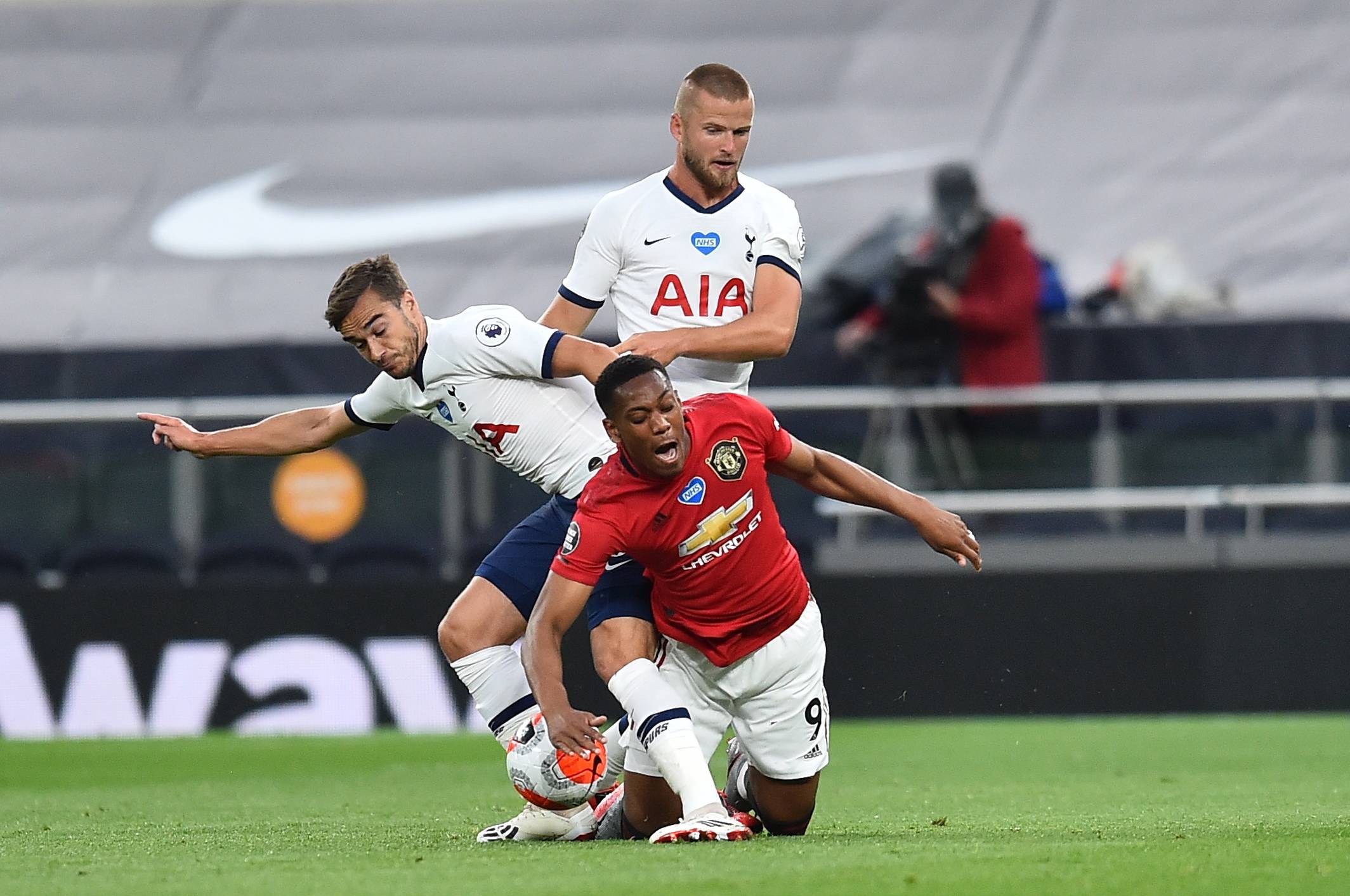 科比吊牌引热议，建议增设二维码防退货