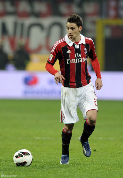 双喜临门，阿莱格里成为米兰队史第七位百胜主帅