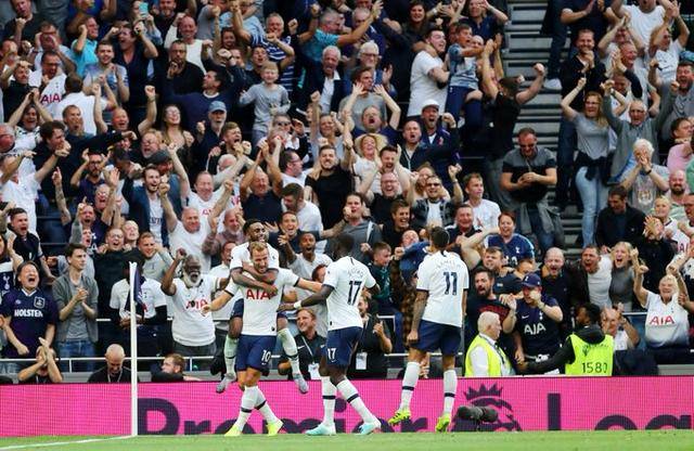 内维尔投资的索尔福德城发布新队徽，下个赛季开始使用（索尔福德城（内维尔投资）发布新队徽，将于下赛季启用）