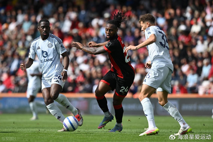 凶猛！英格兰8连胜+狂轰22球+0失球，复制71年前神迹（英格兰豪取八连胜，22球零失球，重现71年前壮举）