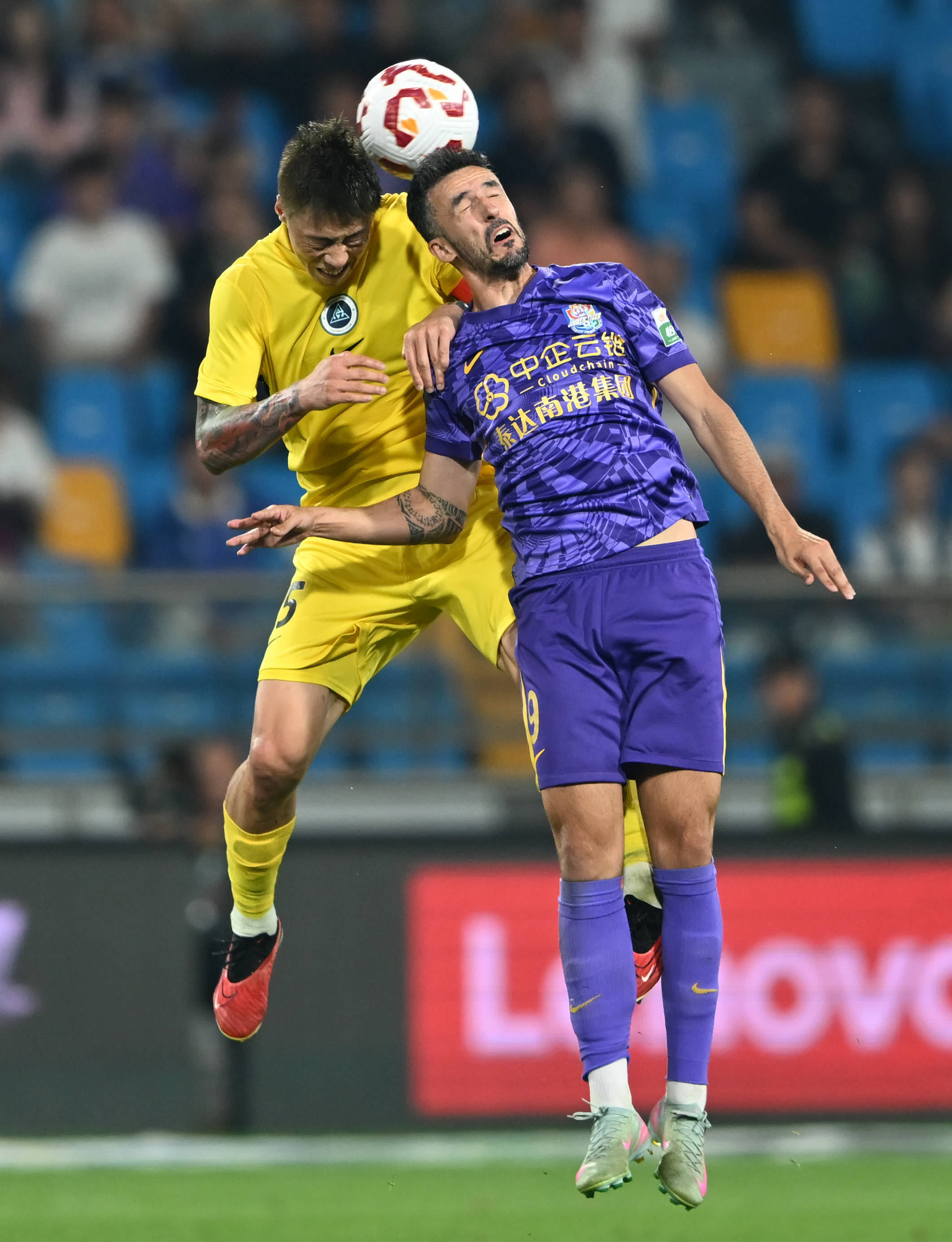 巴塞罗那迎战特内里费：女子足球联赛的巅峰对决（女足联赛焦点战：巴塞罗那对阵特内里费）