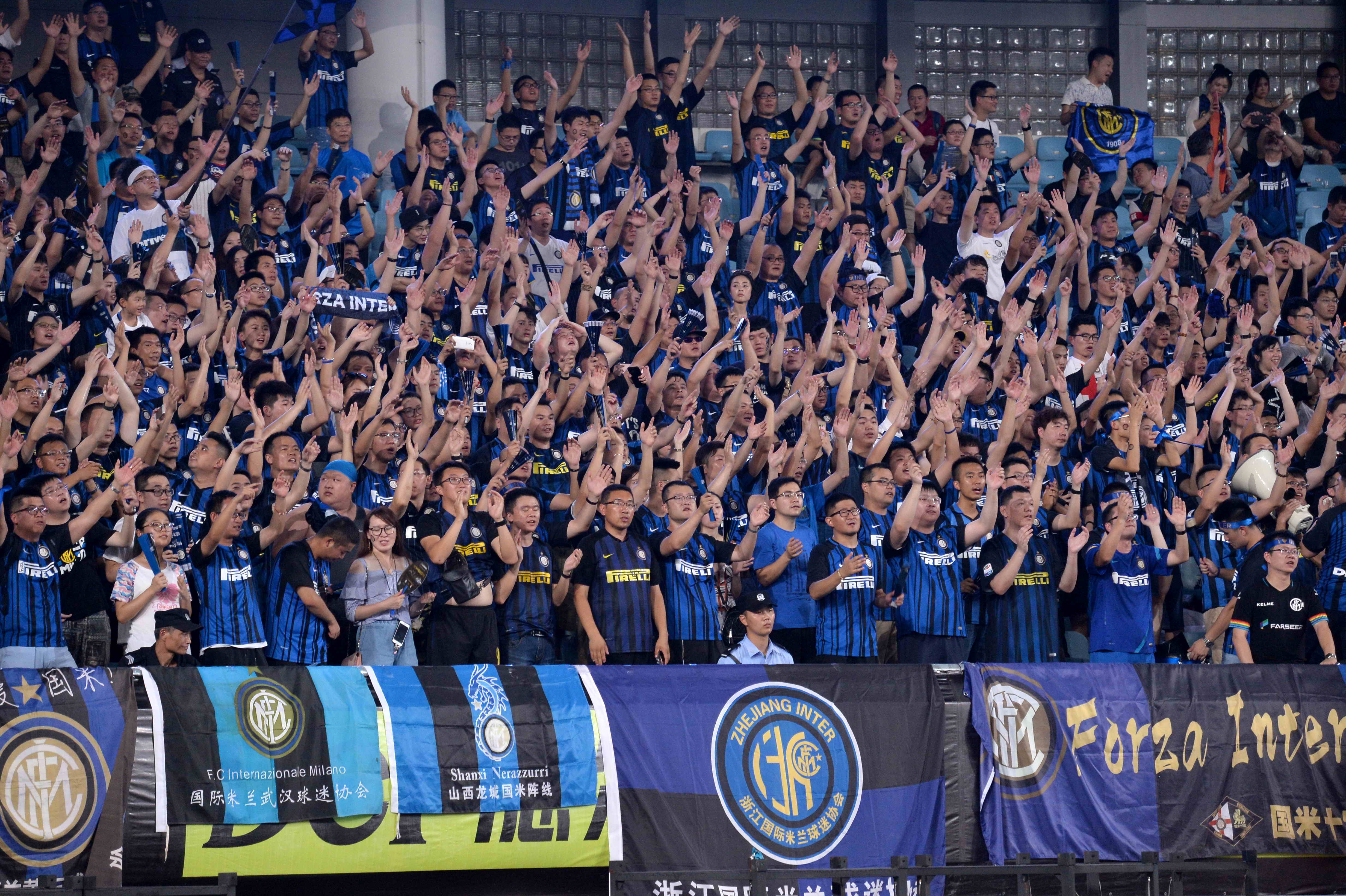 记者：道格拉斯-路易斯不愿加盟费内巴切，更愿意重返英超