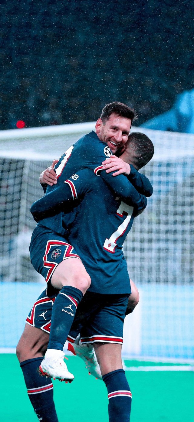 天空：谢什科在对热刺的比赛中膝盖受伤，将至少伤缺一个月（天空体育：谢什科对阵热刺膝盖受伤，至少缺阵一个月）