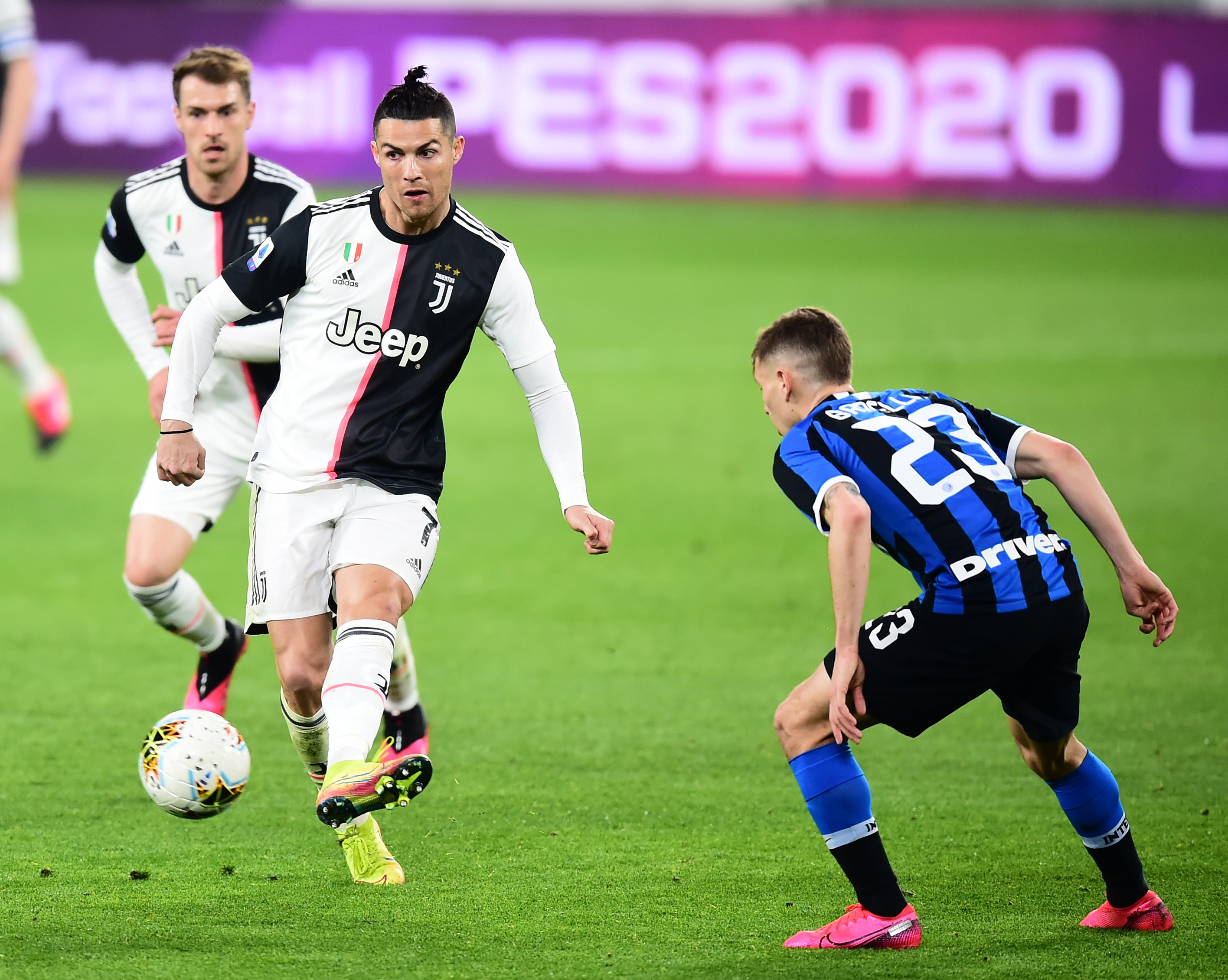 奥斯卡、约尼查助阵，怒放竞技场3V3街头足球赛玉溪站落幕（玉溪站怒放竞技场3V3街头足球赛圆满收官，奥斯卡、约尼查到场助阵）