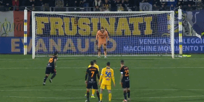 TA：桑切斯最近在逐渐进步，他已成为英超最可靠的门将之一