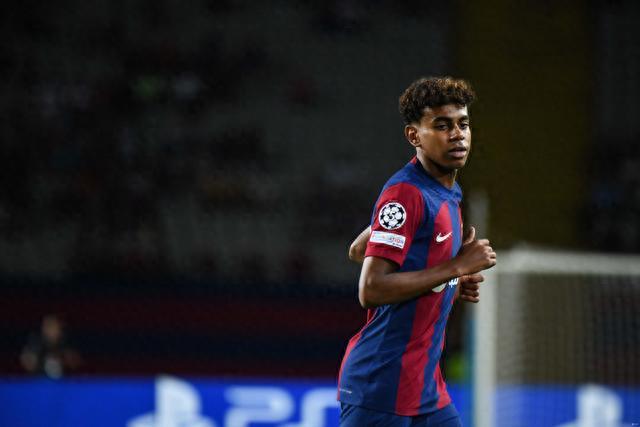 TA：巴萨防守存在问题，但弗里克无意放弃高位防线的战术