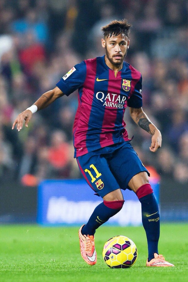 切尔西客战伯恩利冲击7连胜，历史数据呈碾压之势（切尔西客场对阵伯恩利冲击七连胜，历史交锋占据压倒性优势）