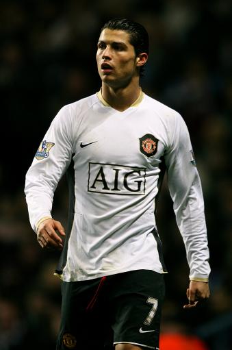 德乙半场：贝尔纳特屡献神扑，汉诺威暂0-0卡尔斯鲁厄